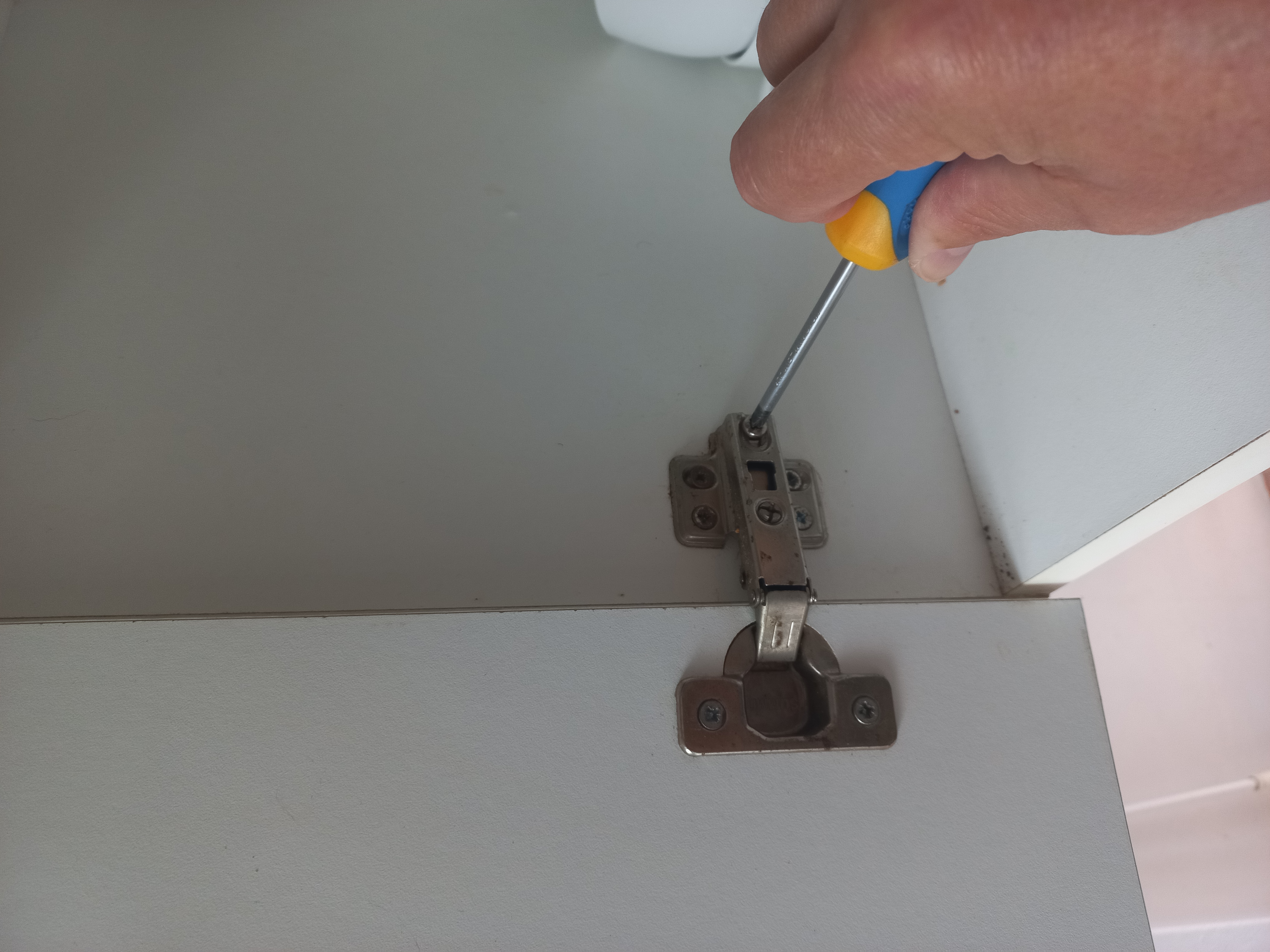 Door hinge